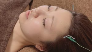 夜中に目が覚める原因と不眠症・睡眠改善のためのケアについて