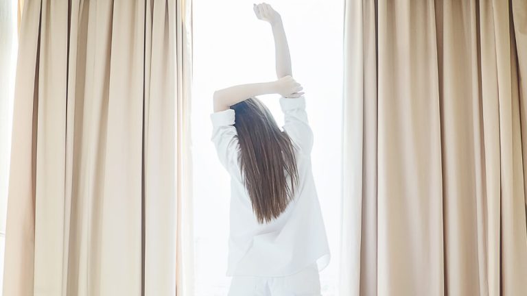 眠り始め90分の深い睡眠と成長ホルモンが美肌に与える影響を解説する神楽坂鍼灸院HARIBIOの快眠美容ブログ